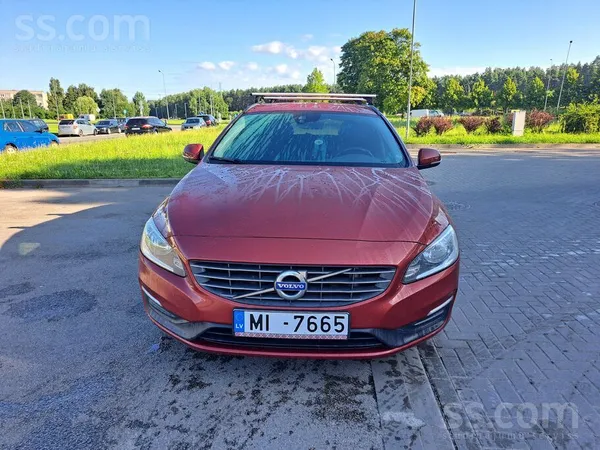 Ekanomisks, labā stāvoklī, ar oriģinālu noskrējienu Volvo V60 D2. Ir pilna s