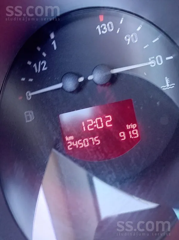 Seat Pārdodu meitas auto, kurš izrādījās par lielu. 