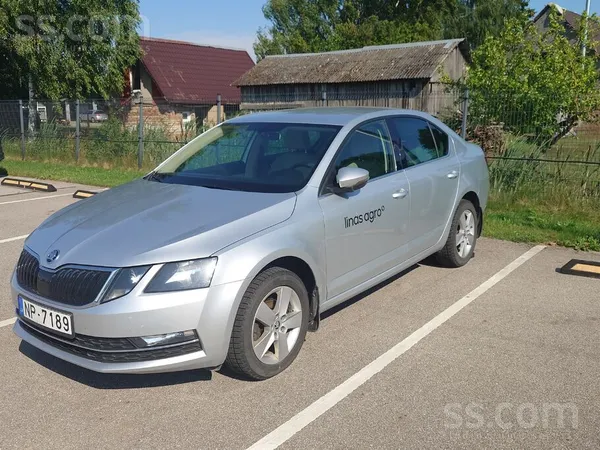 Skoda Uzņēmums pārdod lietotu Škoda Octavia. 