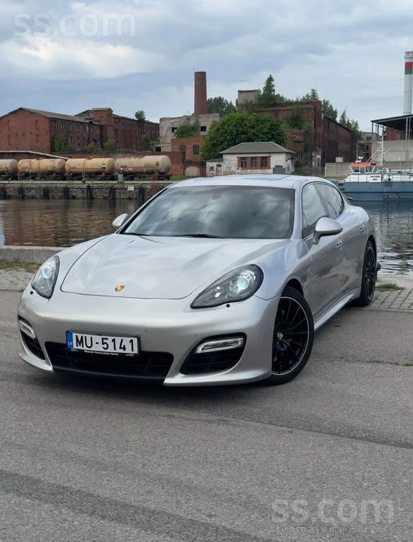 Porsche Porsche Panamera Gts ar 4.8 litru v8 dzinēju un 7 