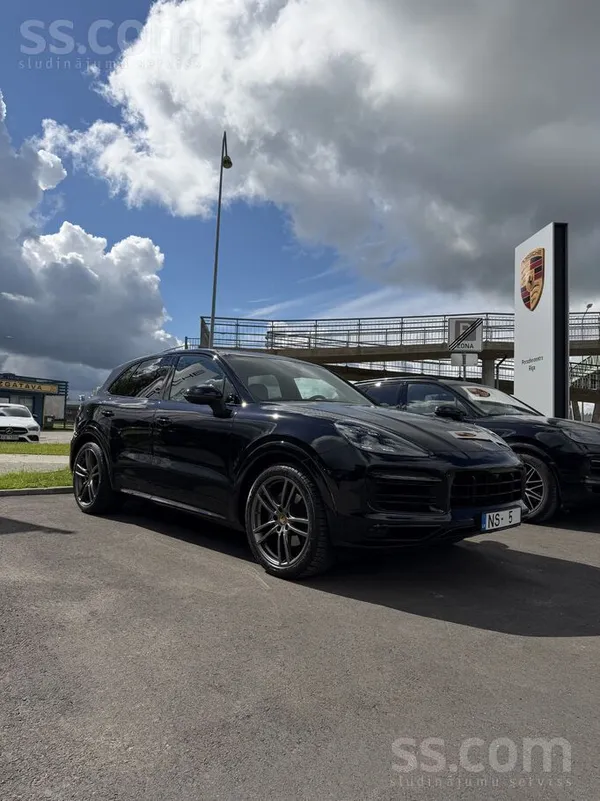 Porsche Jauns auto, iegādāts Latvijā Porsche centrā. Apkop