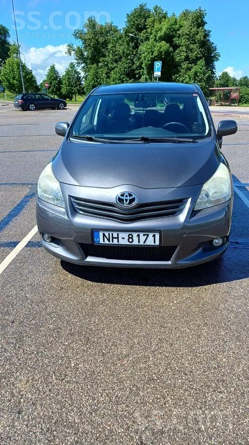 Toyota Хорошый автомобиль. Регулярно обслуживался, салон 