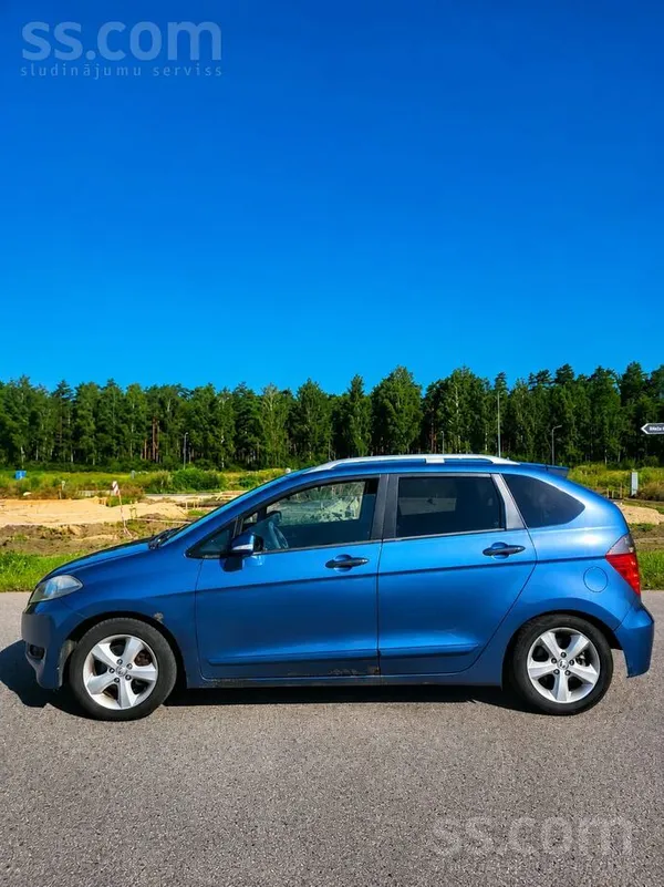 Honda Automašīna ir apmierinošā tehniskā un vizuālā stāv