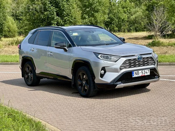 Toyota Sudraba/melna Style. Hybrid. Āda. Fwd. 