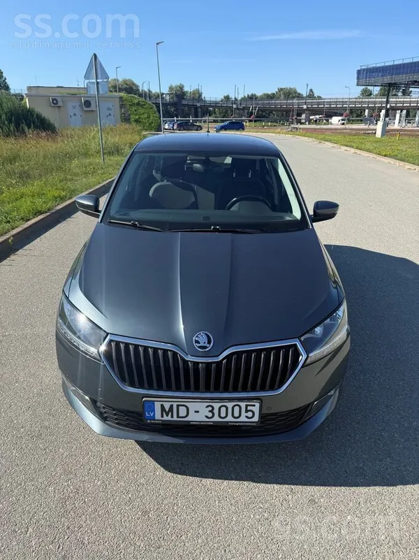 Skoda Pārdod Škoda Fabia 1, 0 bendzīns, vasaras riepas u