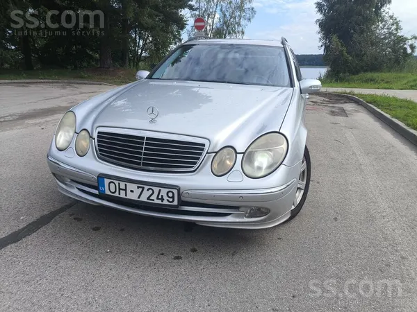 Mercedes Pārdod Mercedes. Labā stāvoklī, pirms gada ieradās
