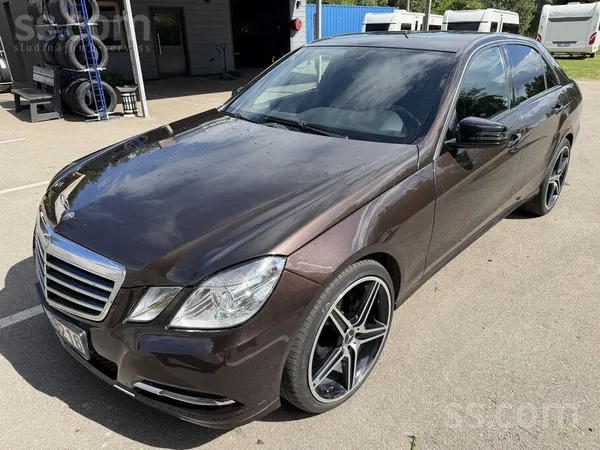 Mercedes Pārdodas Mercedes-Benz E200, 2012. gada modelis. D