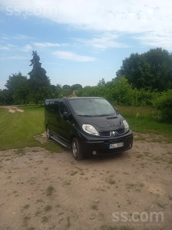 Renault Labs auto, abās pusēs bīdāmās durvis, 8 vietas, iz