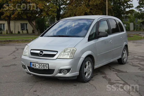Opel Svaiga skate, mainita zobsiksna, divi riepu komple