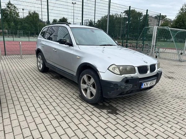 BMW Pardodu x3 ar vizualiem un tehniskiem defektiem . 
