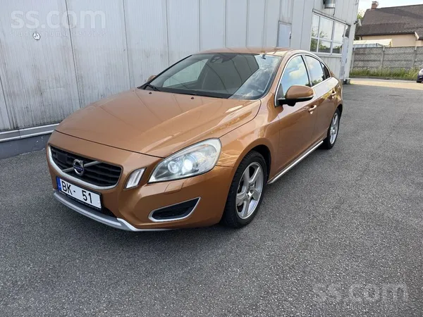 Volvo S60, 2.0 D3, 120kW. Veikta lielā apkope (eļļa, filtri, zobsiksnas komp