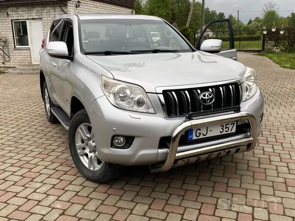 Toyota Land Cruiser 150 2-durvju izpildījumā. Jauna TA. R