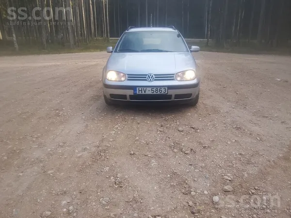 Volkswagen Pārdodu sakarīgu golfu. Nesen izieta jauna TA. Sīk