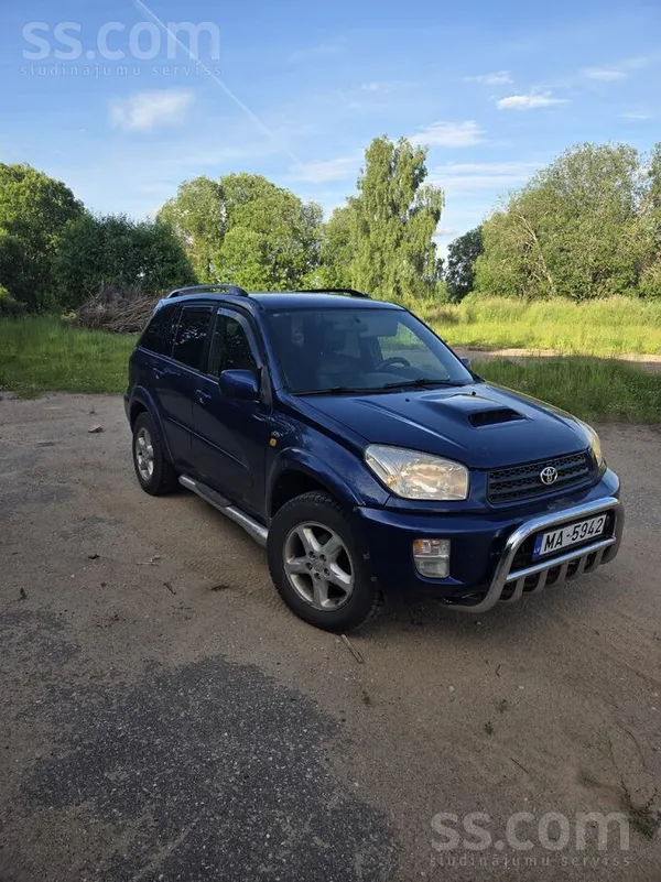 Toyota Pārdodu sakarīgu auto, kuram pārmetināta grīda un 