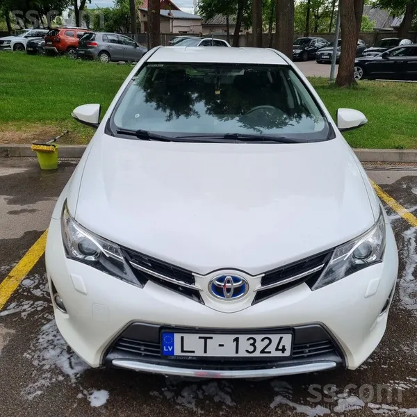 Toyota Pārdod Toyota Auris 1.8 Hybrid, 2013. gads
