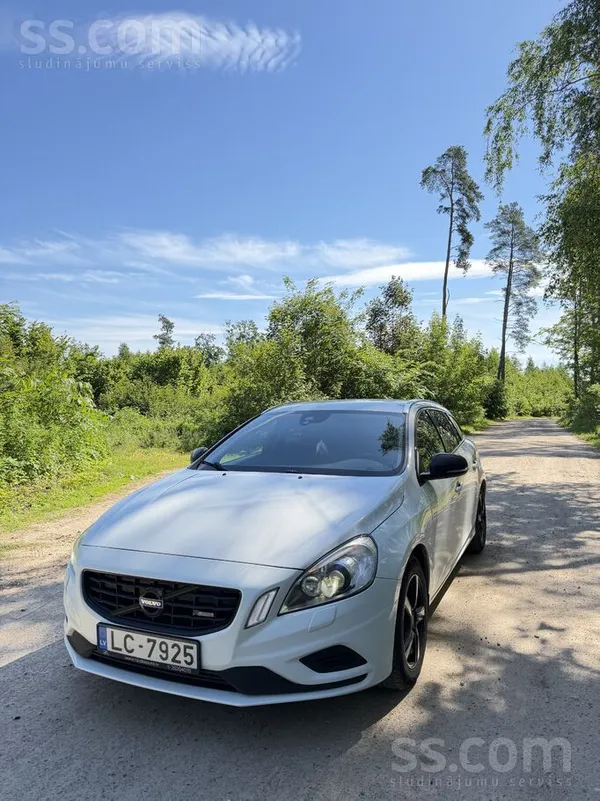 Volvo Pārdodu uzticamu un simpātisku Volvo V60 Rdesign a