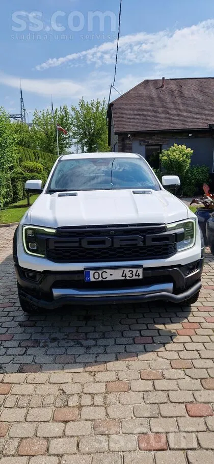 3.0 V6 Ecoboost benzīna dzinējs, 215 kW (292 Zs)
10 pakāpju automātiskā pār