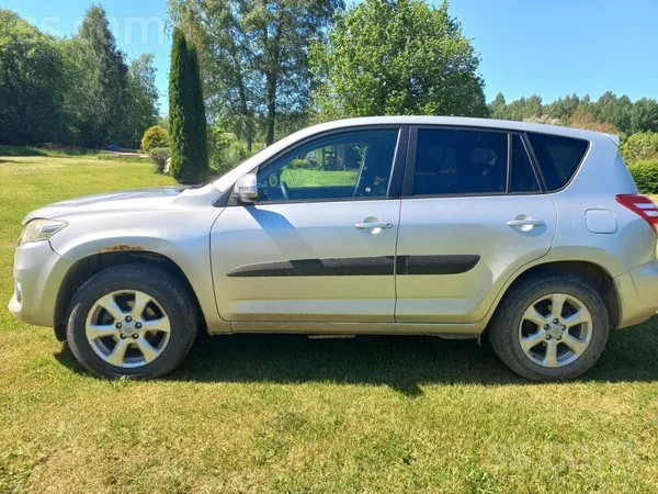 Pārdod Toyota Rav 4 labā tehniskā stāvoklī, ar defektu braucot atvērās motora pārsegs, jāmaina priekšējais stikls, iespējams ...