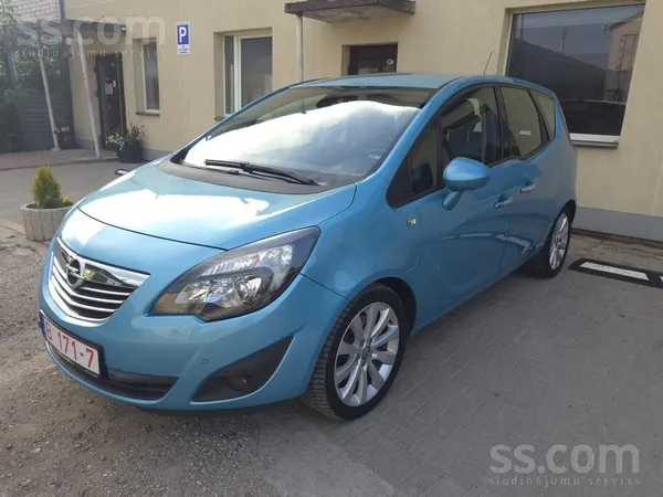 Opel Pārdod ietilpīgu, ekonomisku un ļoti ērtu Opel Mer