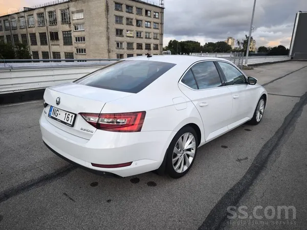 Skoda Pārdodas pieskatīts auto ar diezgan pilnu komplekt