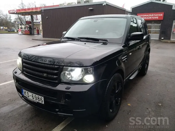 Land-rover Motors un kàrba tikko pēc rekonstrukcijas. Esmu au
