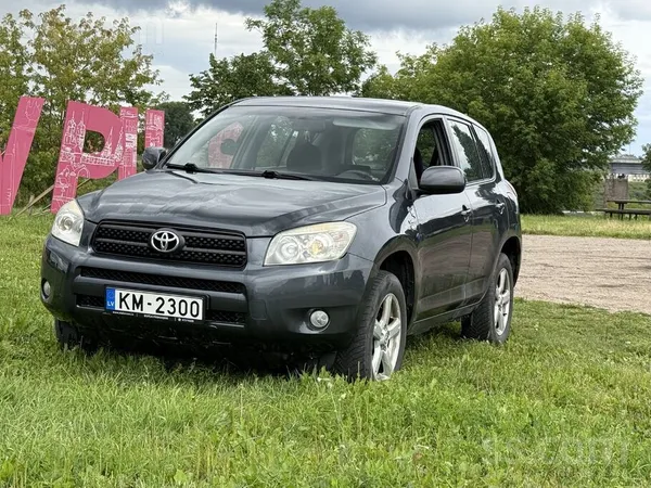 Toyota Продается хорошая машина. Экономичная. Полный прив
