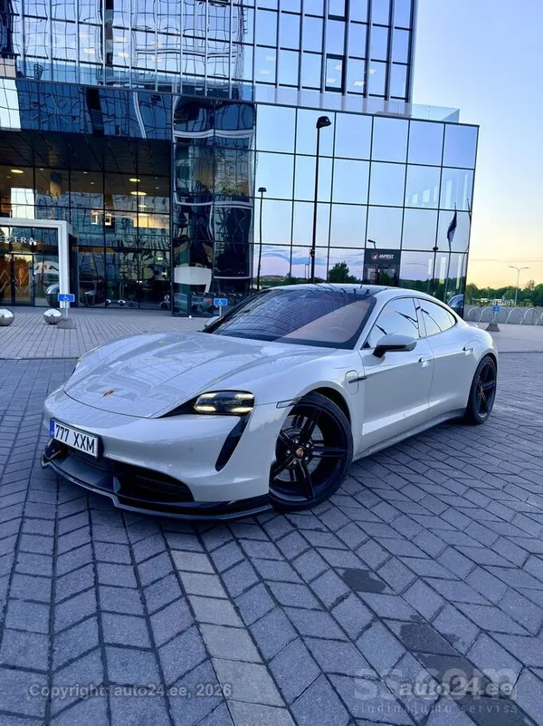 Turbo
Warranty till 09.2027
No crash
Full history at Porsche ...