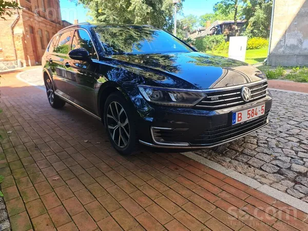 Firma pārdod smuku VW Passat ar 1, 4 Gte Plug IN Hybrid . Auto ir labā stāvo