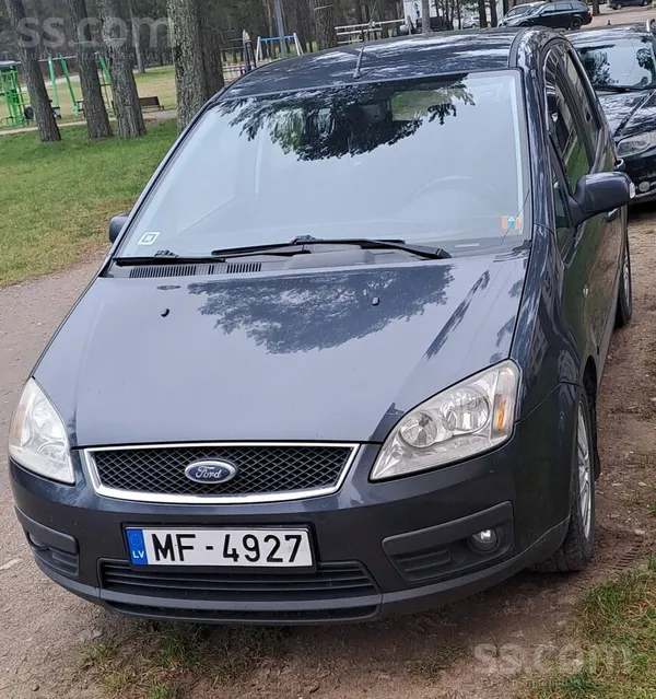 Ford Nesteidzīgi tiek tirgots ģimenes auto. Labā tehnis