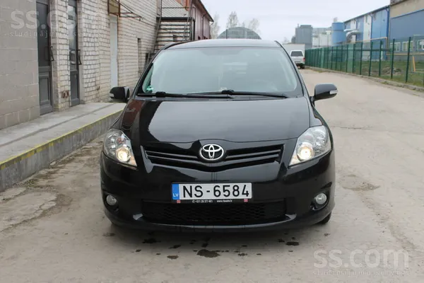 Toyota Pārdodu a/m Toyota Auris D4D 2.0 automašīna