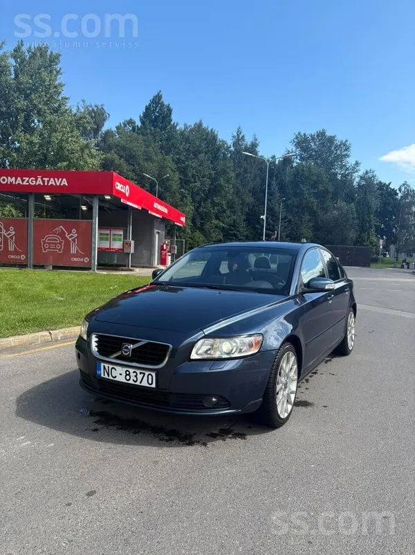 Volvo Экономичный седан на автомате в хорошем состоянии,