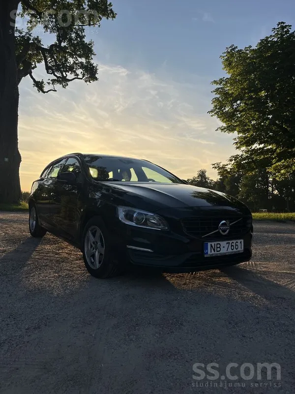 Facelift Volvo V60 ar 2.0d D2 dzinēju un 6-pakāpju manuālo ātrumkārbu. 
Sal