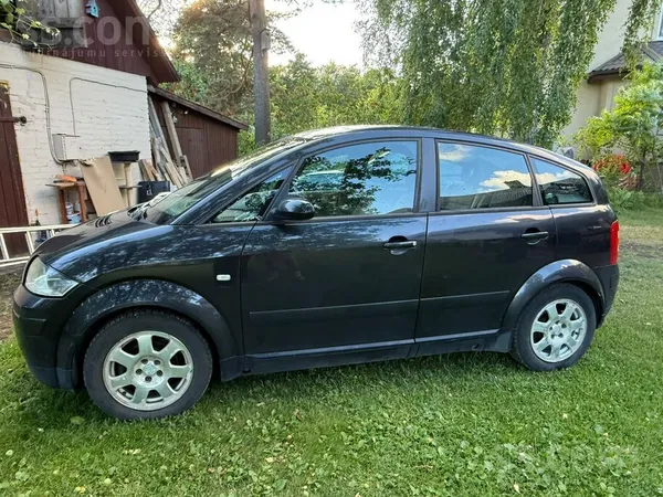 Audi Sveiki. Pārdošanā nonācis Audi A2. Auto ir alumīni