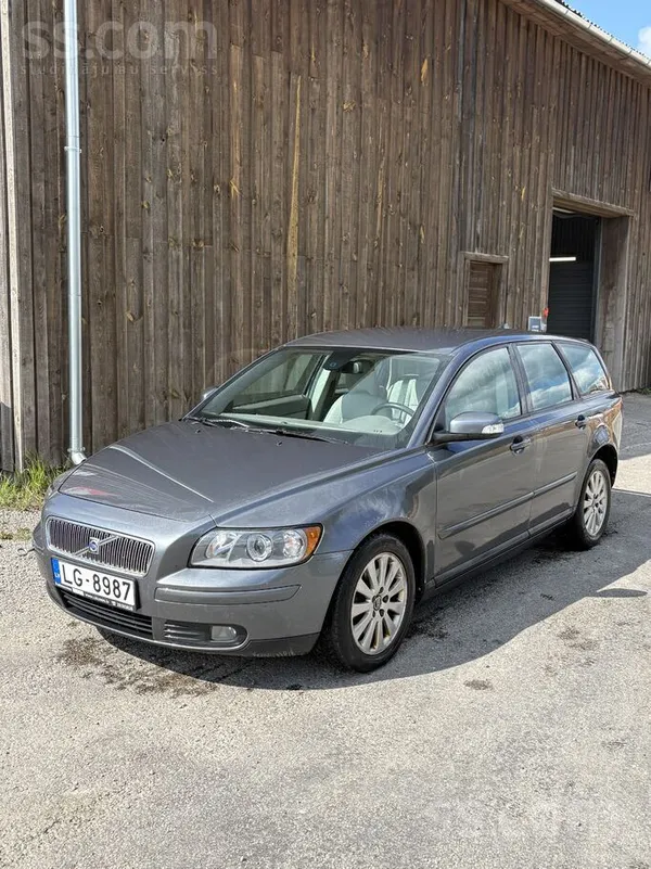 Volvo Ekonomisks uzticams Volvo V50.