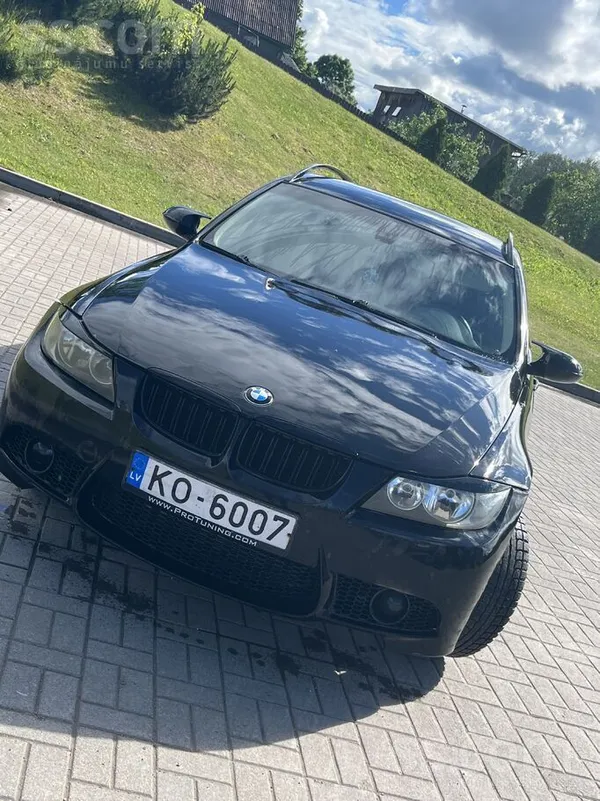BMW Продаётся бмв е91, есть визуальные дефекты, мотор 