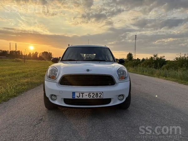Mini Pārdod Mini Countryman One D labā tehniskā stāvokl