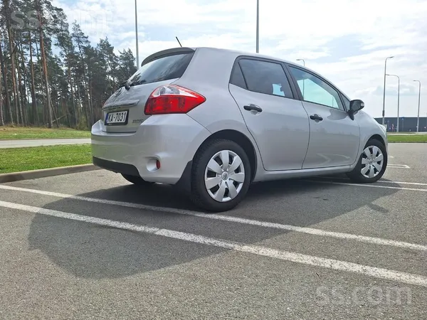 Pārdod Toyota Auris 2012, 1, 4 Diesel, 6.pak manuālā ātrumkārba. Auto ir ļot