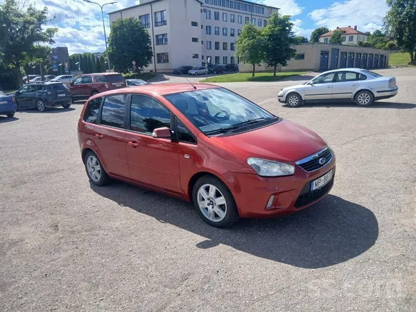 Ford Pardodas Ģimenes auto ford C-max