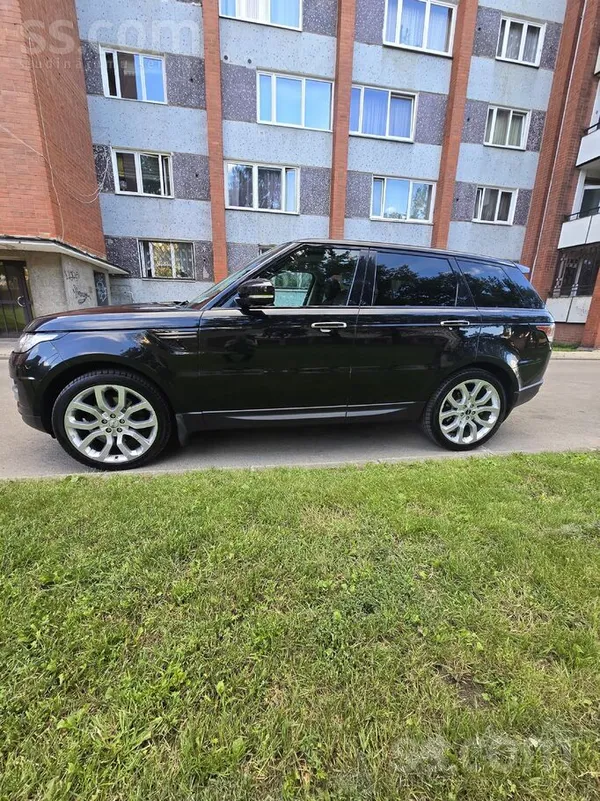 Land-rover Automašīna tika iegādāta Latvijā. Vienīgais īpašni