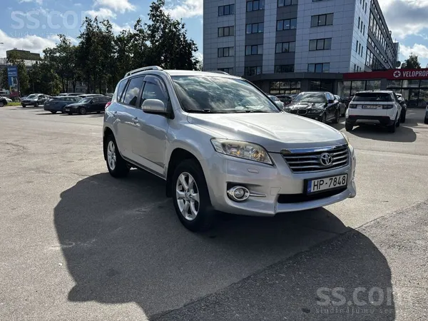 Toyota Pārdodu uzticamu un praktisku Toyota Rav4, 2011. g