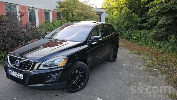 Volvo Ļoti skaists kopts un mīlēts Xc60 ar plašu komplek