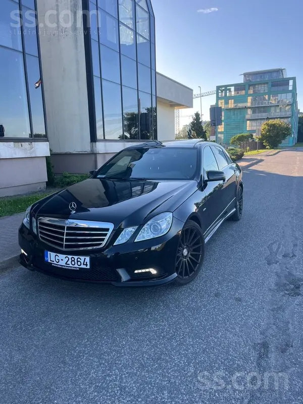 Pārdodu labi koptu Mercedes E350 Amg. 
Gadu atpakaļ mainīta ķēde, atsperes,