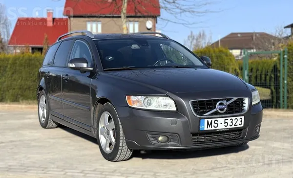 Volvo Pārdodu sakarā ar pārcelšanos ārpus Latvijas.