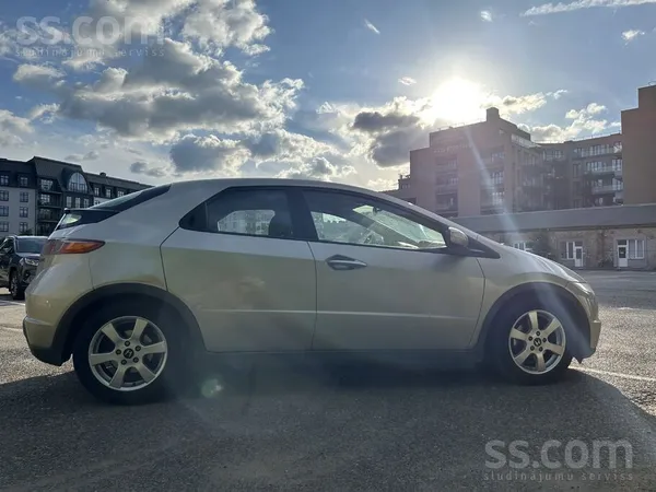 Honda Pārdodu labi koptu Honda Civic (hečbeku) – uzticam