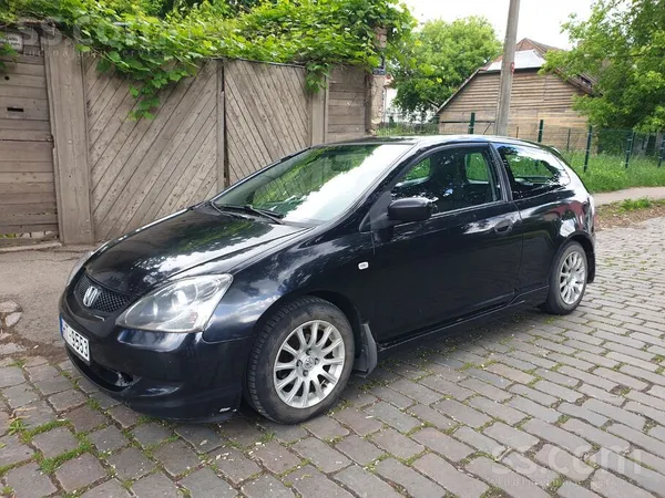 Pādrodu Honda Civic labā braucamā stāvoklī. Ekonomisks auto bez tehniskiem d