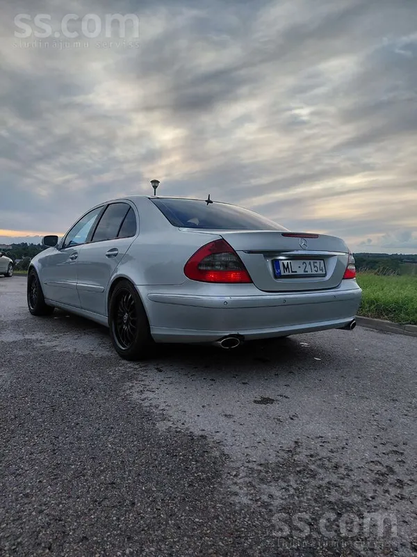 Mercedes Pardošanā labi saglabājies mercedes E280. Tehniski