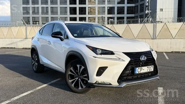 Lexus Pārdod, labi uzturētu Lexus NX 300h. Visas apkopes