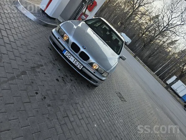 BMW Tirgojas E39 ar 2.5 Tds. Dzinejs lec ka pulkstenis
