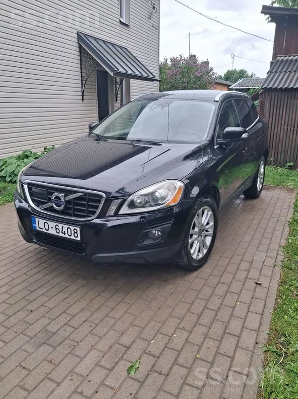 Volvo Xc60 ar 2.4 dīzeļdzinēju un sešpakāpju manuālo ātr