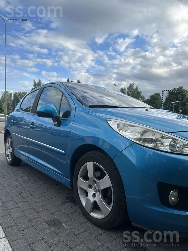 Peugeot 207 - 1